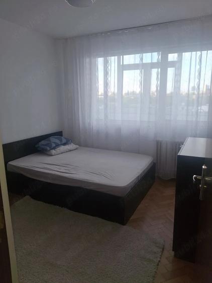 Apartament cu 3 camere semidecomandat în Giulești
