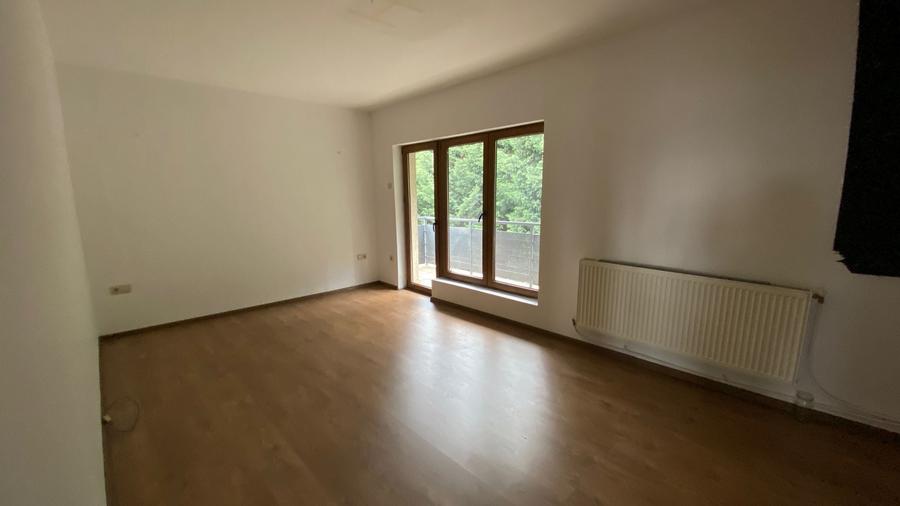 Apartament cu 4 camere semidecomandat în Zorilor