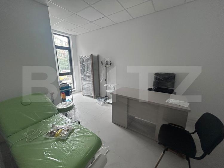 Spațiu comercial, de 438.32998657227 mp, în George Enescu