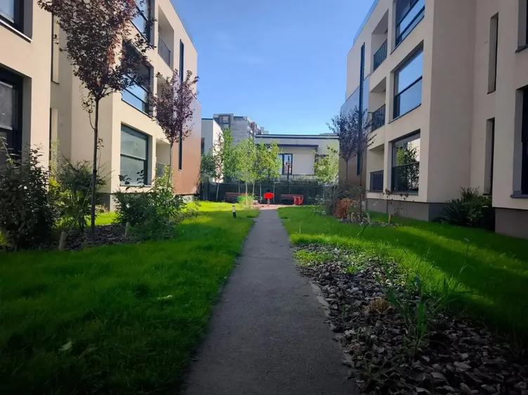 Apartament cu 2 camere decomandat în Titan