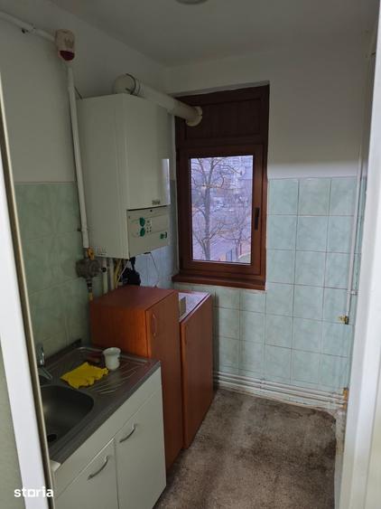 Apartament cu 3 camere semidecomandat în Central