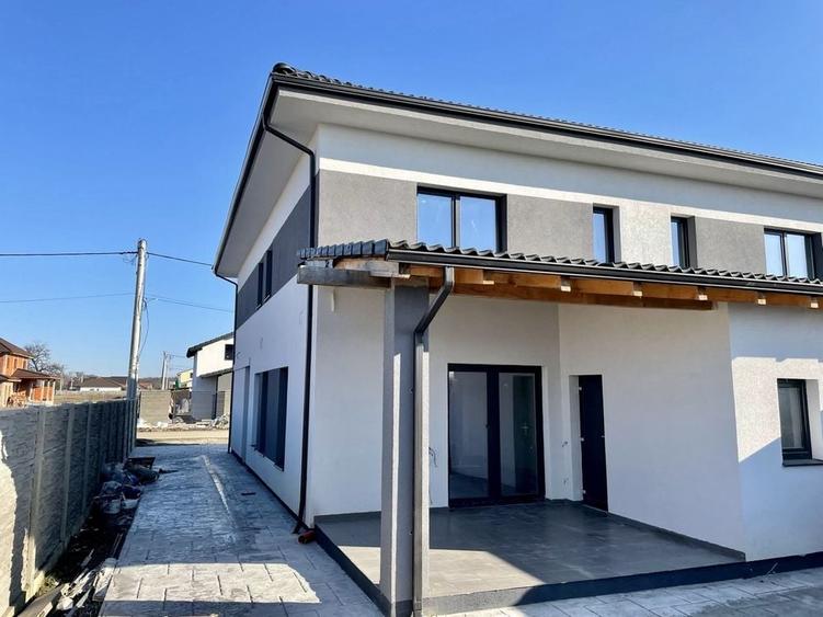 Casă cu 4 camere în Bazoș