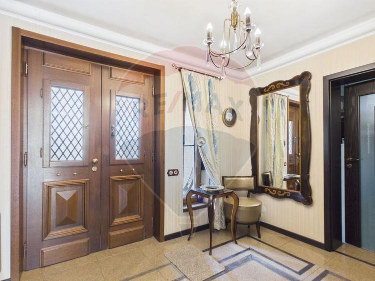 Casă cu 9 camere cu Piscina în Crevedia