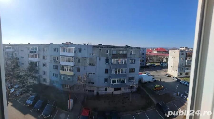 Apartament cu 2 camere semidecomandat în Piața