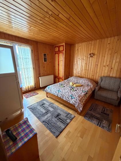 Casă cu 8 camere cu Teren 500 Mp în Vlădeț - Trei Brazi