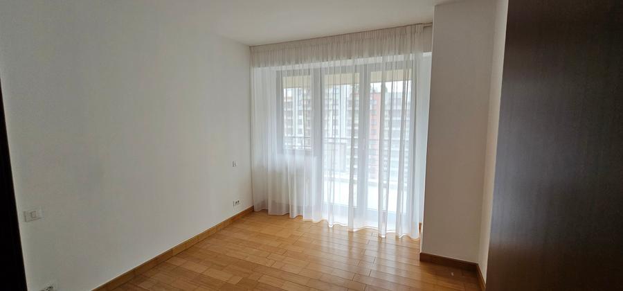 Apartament cu 4 camere decomandat, mobilat în Barbu Văcărescu