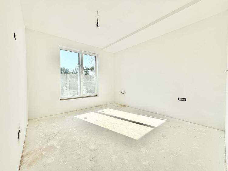 Duplex cu 4 camere cu Teren 415 Mp în Albina
