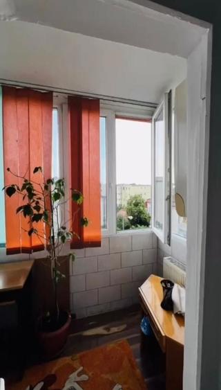 Apartament cu 3 camere decomandat, mobilat în Girocului