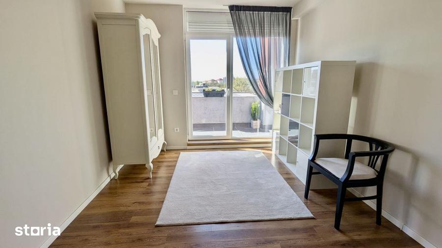 Apartament cu 3 camere decomandat în Est