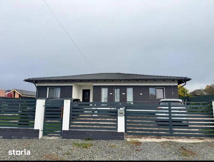Casă cu 4 camere cu Teren 720 Mp în Central