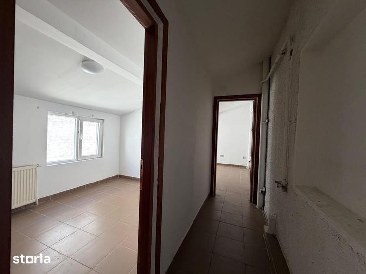 Casă cu 9 camere cu Teren 1500 Mp în Odăi