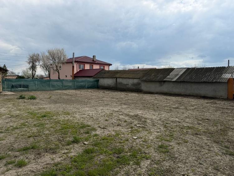 Casă cu 4 camere în Scorțaru Vechi