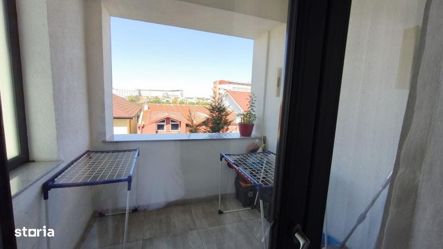Apartament cu 4 camere în Est