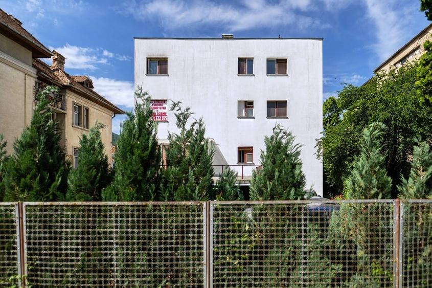 Casă cu 14 camere cu Canalizare în Centrul Istoric