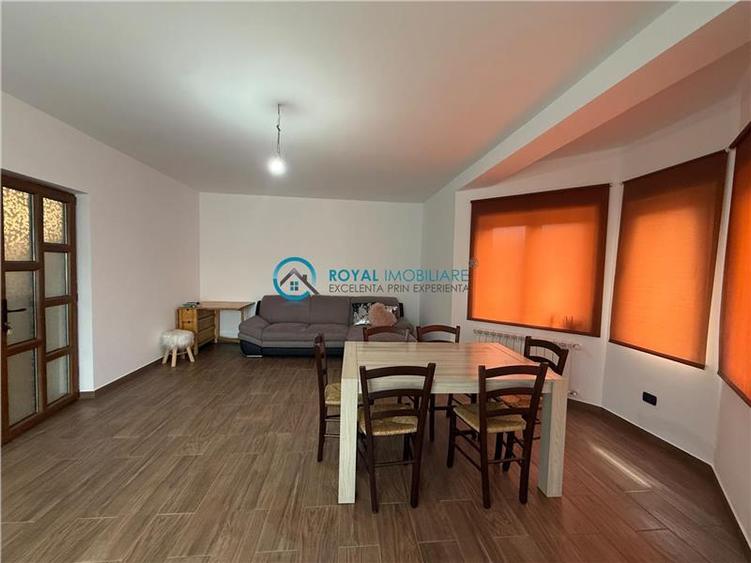 Casă individuală cu 5 camere cu Teren 3700 Mp în Central