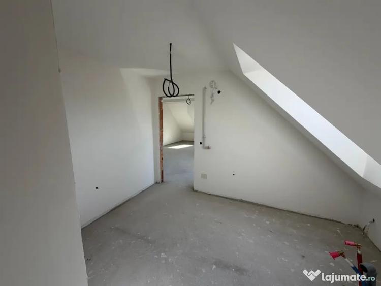 Apartament cu 3 camere decomandat în Florești