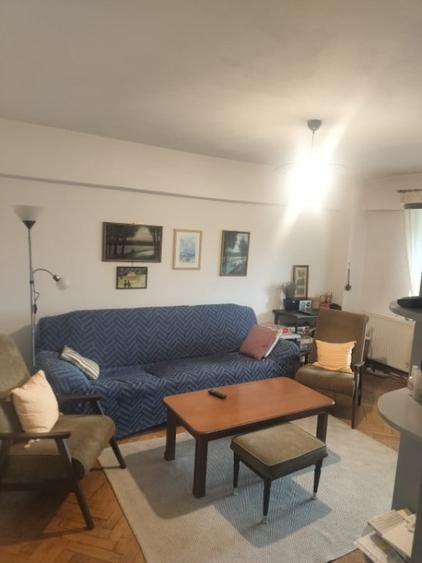Apartament cu 3 camere decomandat în Sărari