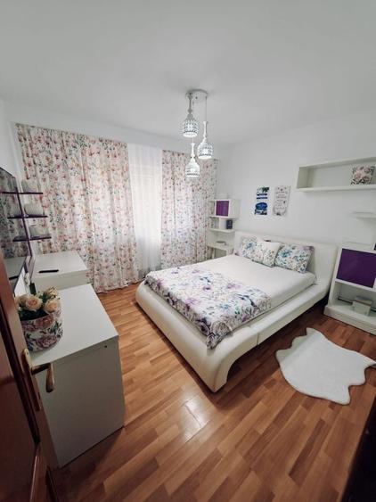 Apartament cu 3 camere decomandat în Exterior Vest