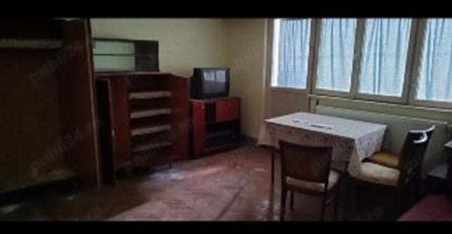 Apartament cu 3 camere decomandat în Dâmbovița
