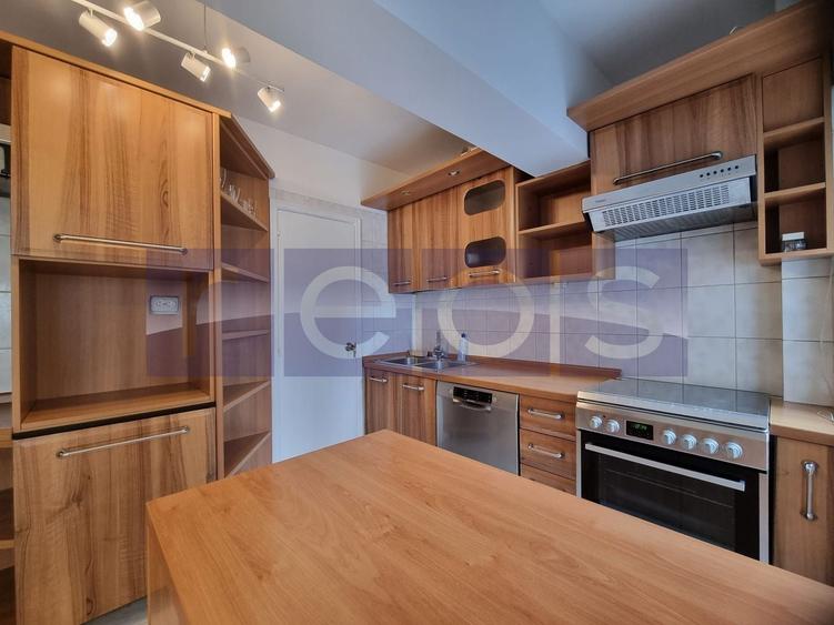 Penthouse cu 3 camere decomandat, mobilat în Unirii
