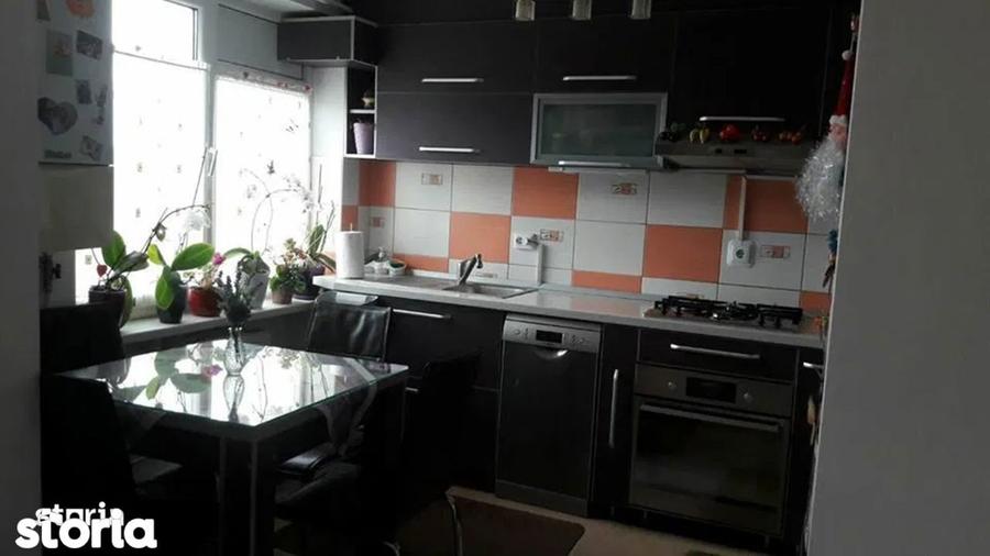 Apartament cu 3 camere semidecomandat în Central