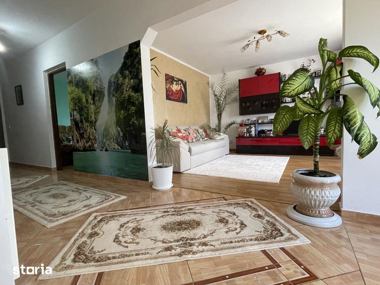 Casă cu 5 camere cu Teren 576 Mp în Central