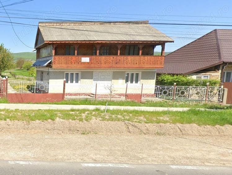 Casă cu 4 camere în Borzești