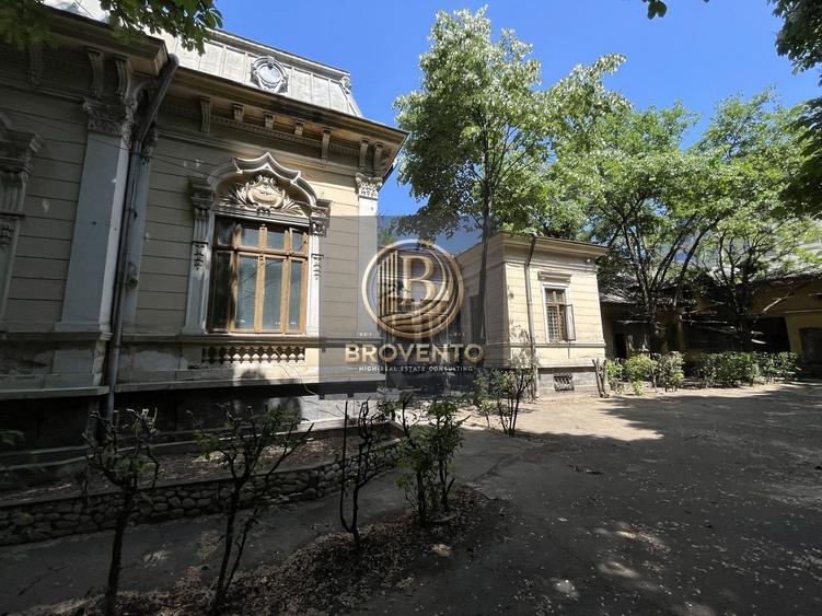 Casă individuală cu 15 camere cu Canalizare în Central