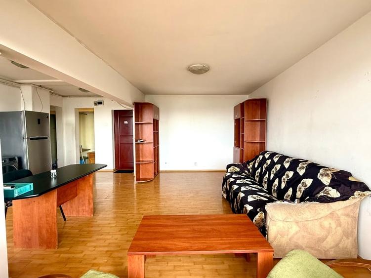Apartament cu 3 camere decomandat, mobilat în Banu Manta