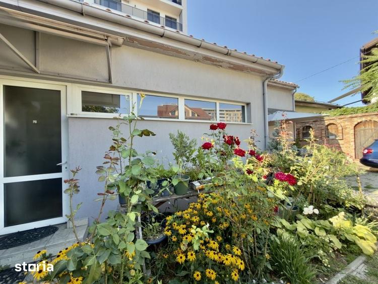 Casă cu 5 camere cu Teren 334 Mp în Plopilor