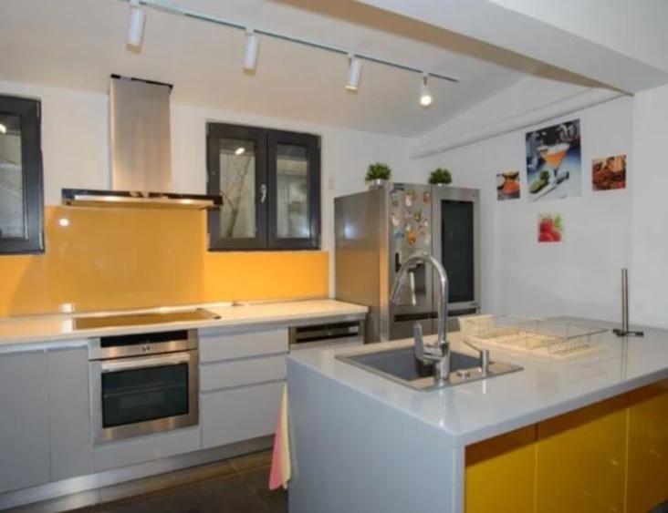 Apartament cu 2 camere decomandat în P-ța Alba Iulia