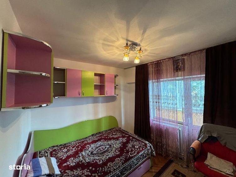 Apartament cu 4 camere decomandat în Central