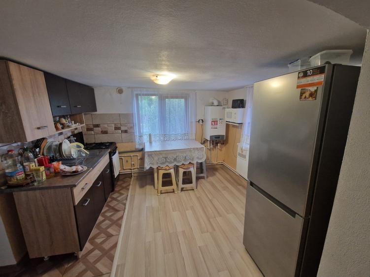 Casă individuală cu 4 camere cu Teren 2200 Mp în Curtișoara