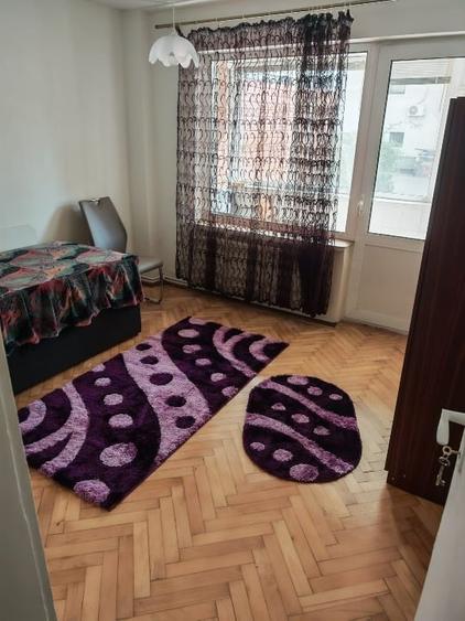 Apartament cu 3 camere decomandat în 1 Mai