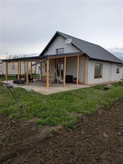 Casă cu 3 camere cu Canalizare în Cazasu