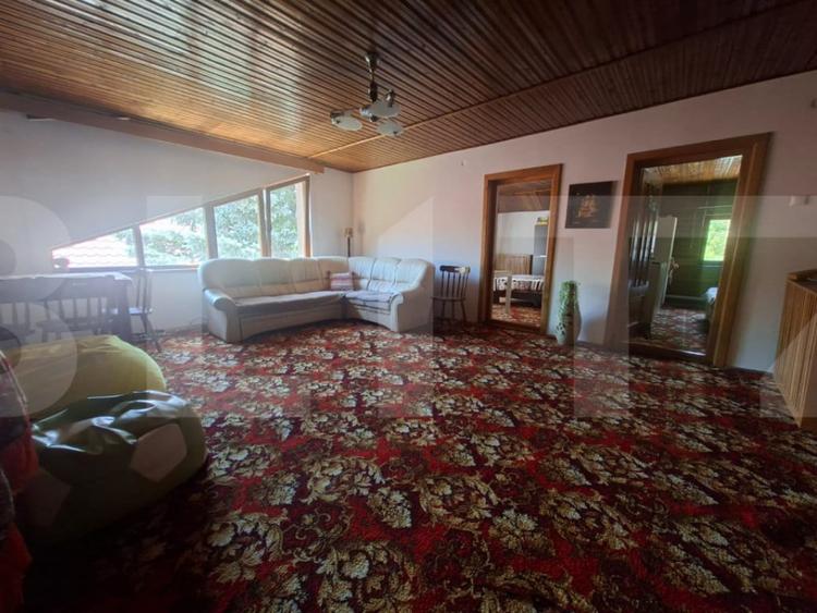 Casă cu 5 camere cu Teren 4500 Mp în Vâlcele