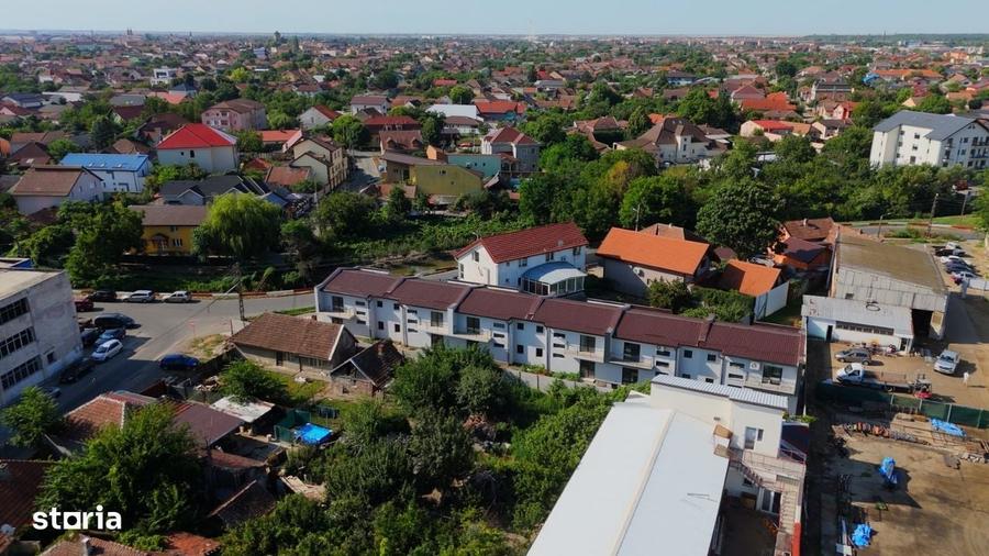 Casă cu 4 camere în Intim