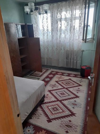Apartament cu 3 camere decomandat în Drumul Taberei