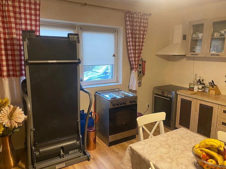 Casă cu 4 camere cu Teren 9000 Mp în Cornești