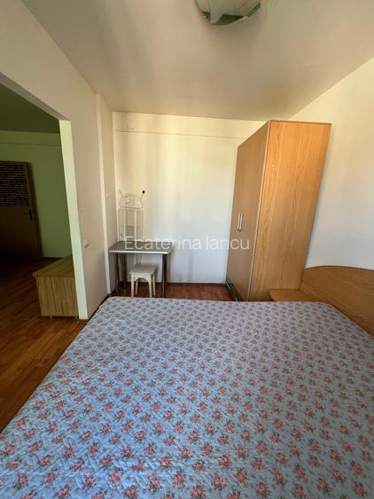 Garsonieră confort I, ultracentral Ploiești – renovată, mobilată