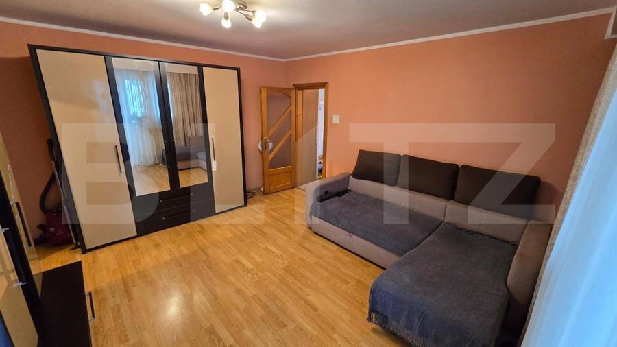 Apartament cu 2 camere semidecomandat, mobilat în Craiovița Nouă