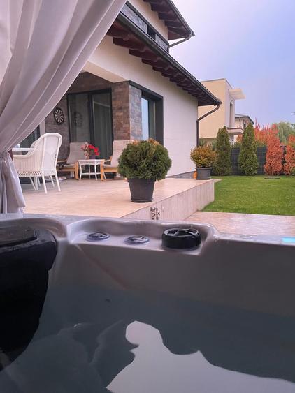 Casă individuală cu 5 camere cu Garaj în Odăi