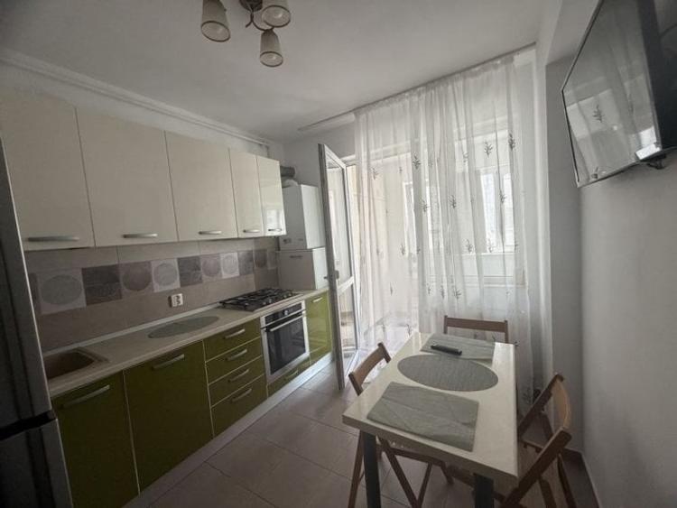 Apartament cu 2 camere decomandat, mobilat în Berceni