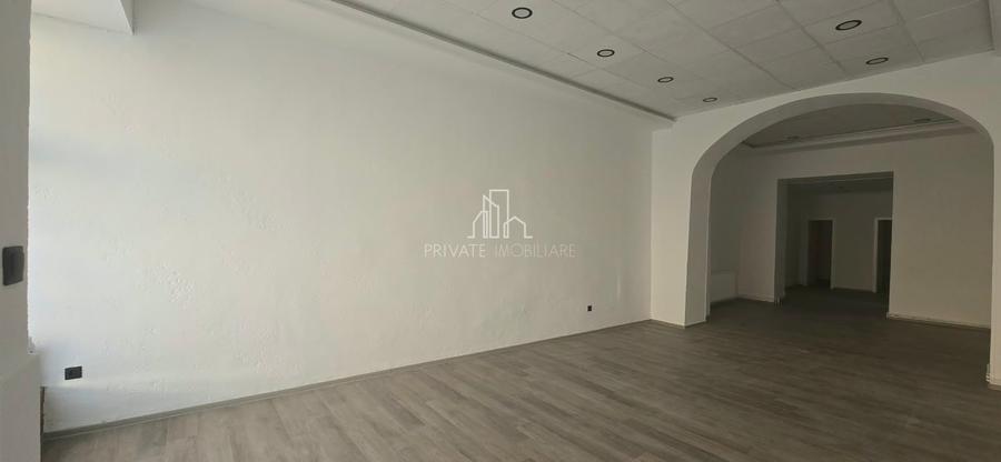 Spațiu comercial, de 72.650001525879 mp, în Central