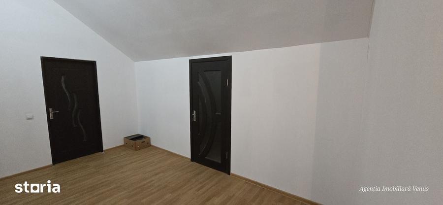 Casă cu 5 camere cu Teren 750 Mp în Mihai Eminescu