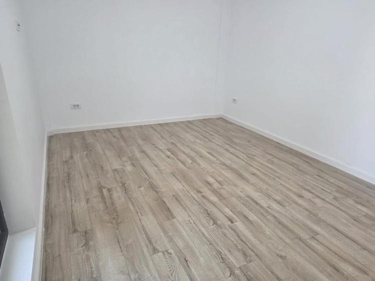 Casă individuală cu 5 camere cu Teren 220 Mp în Tunari