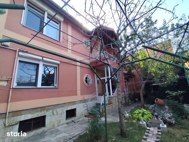 Casă cu 6 camere cu Canalizare în Chitila