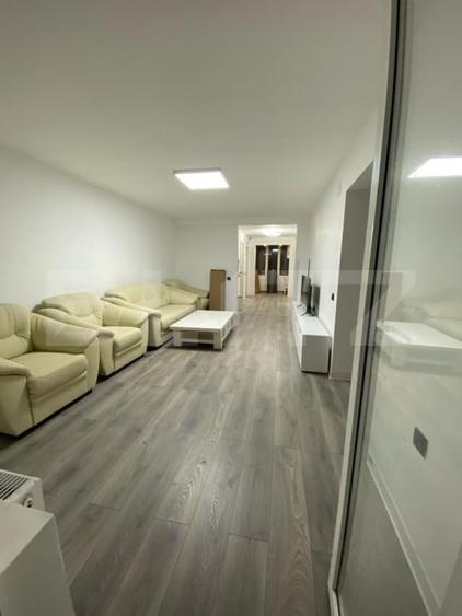 Apartament cu 4 camere decomandat, mobilat în Cornișa