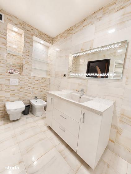 Apartament cu 3 camere decomandat în Tractorul