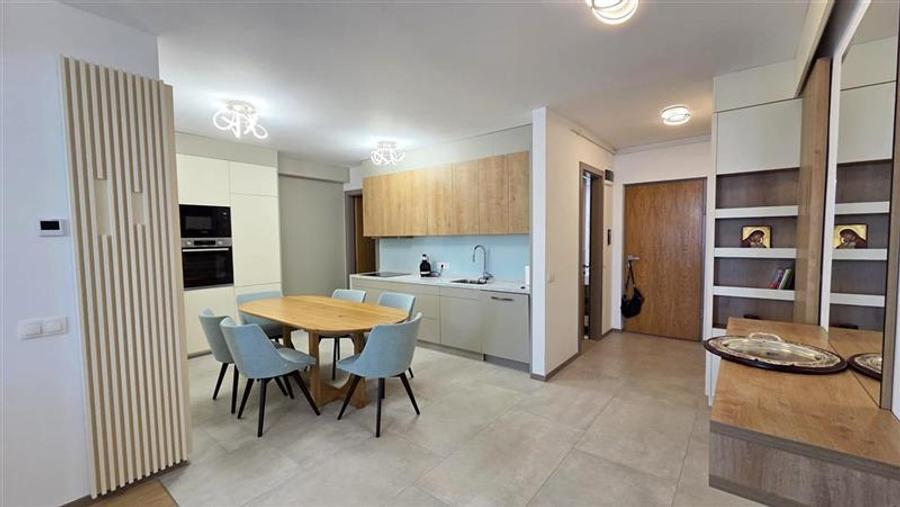 Apartament cu 3 camere decomandat în Central